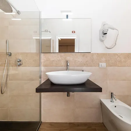 Ng L'acquedotto Πανσιόν