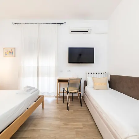 Ng L'acquedotto Πανσιόν 3*