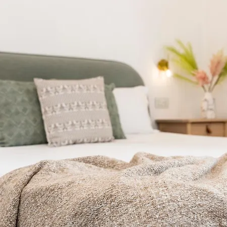 Ng L'acquedotto Πανσιόν 3*