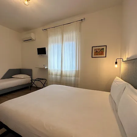 Ng L'acquedotto Πανσιόν Όλμπια